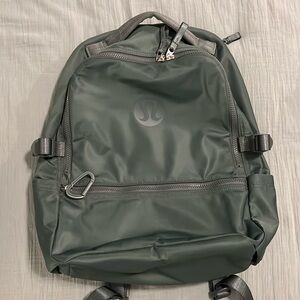 Lululemon New Crew backpack. Medium Forest color (size: 22L)